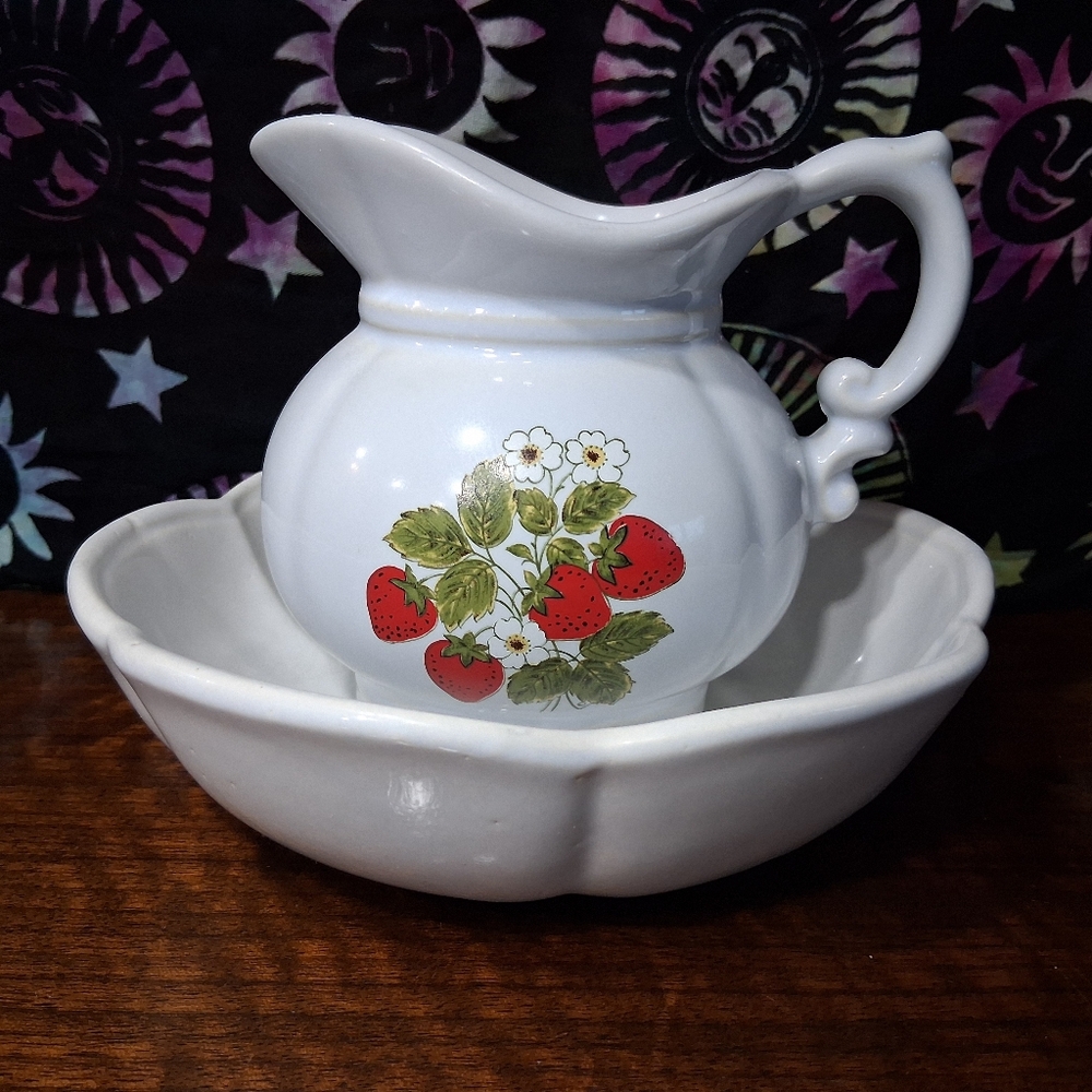 Vintage McCoy Strawberry Country Pitcher And Basin Set Wash Bowl 7528 USA - Picture 3 of 14